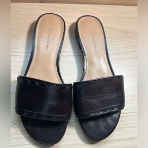 Banana Republic Scalloped Slide